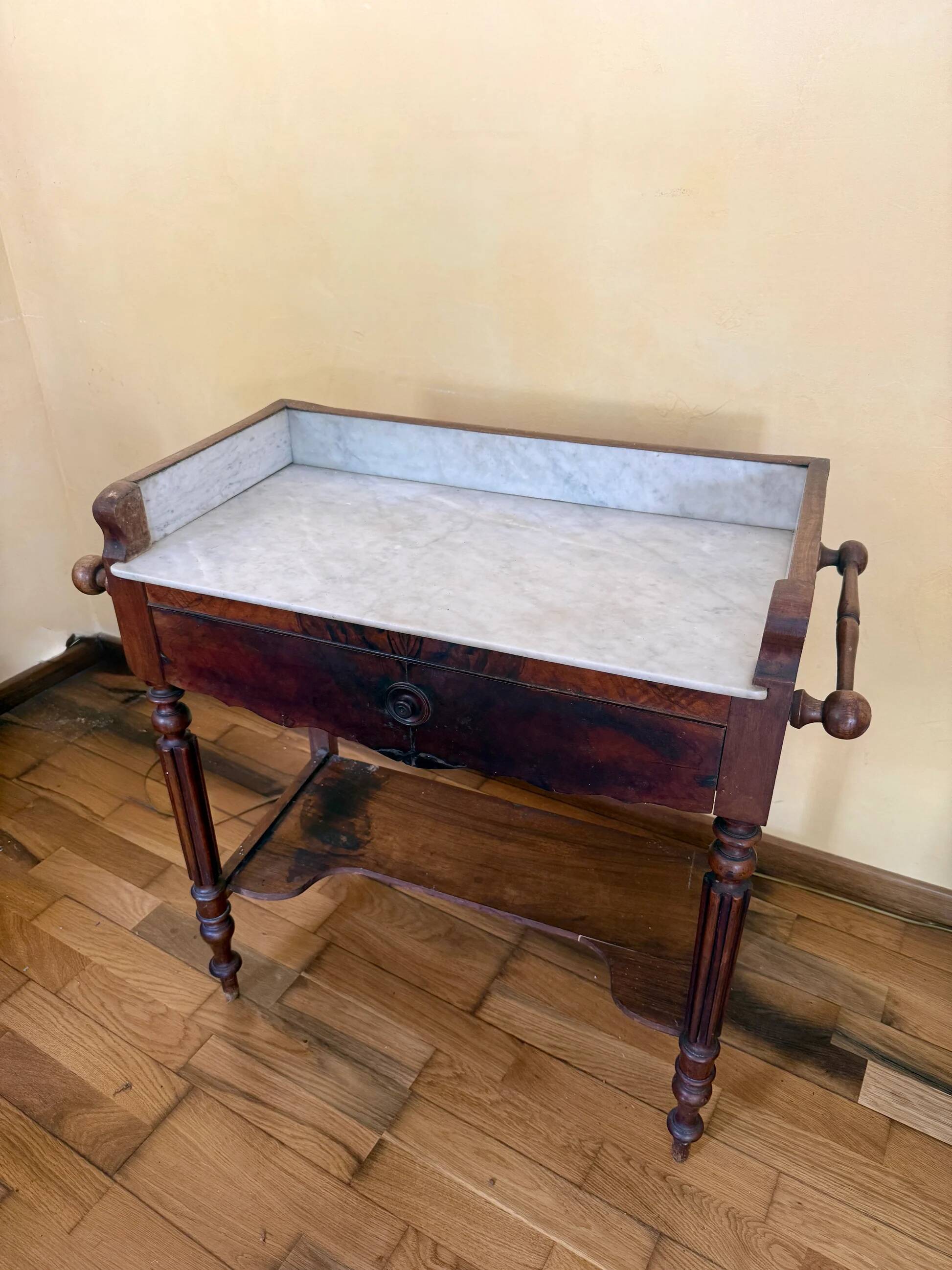 Bureau coiffeuse en bois et marbre