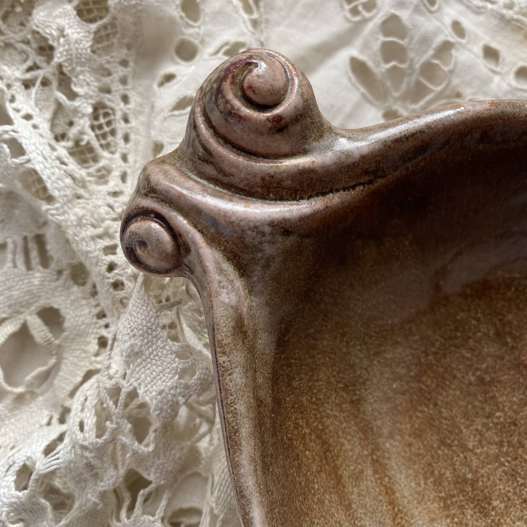 shell-shaped pocket tray in Italian ceramic Partenopee