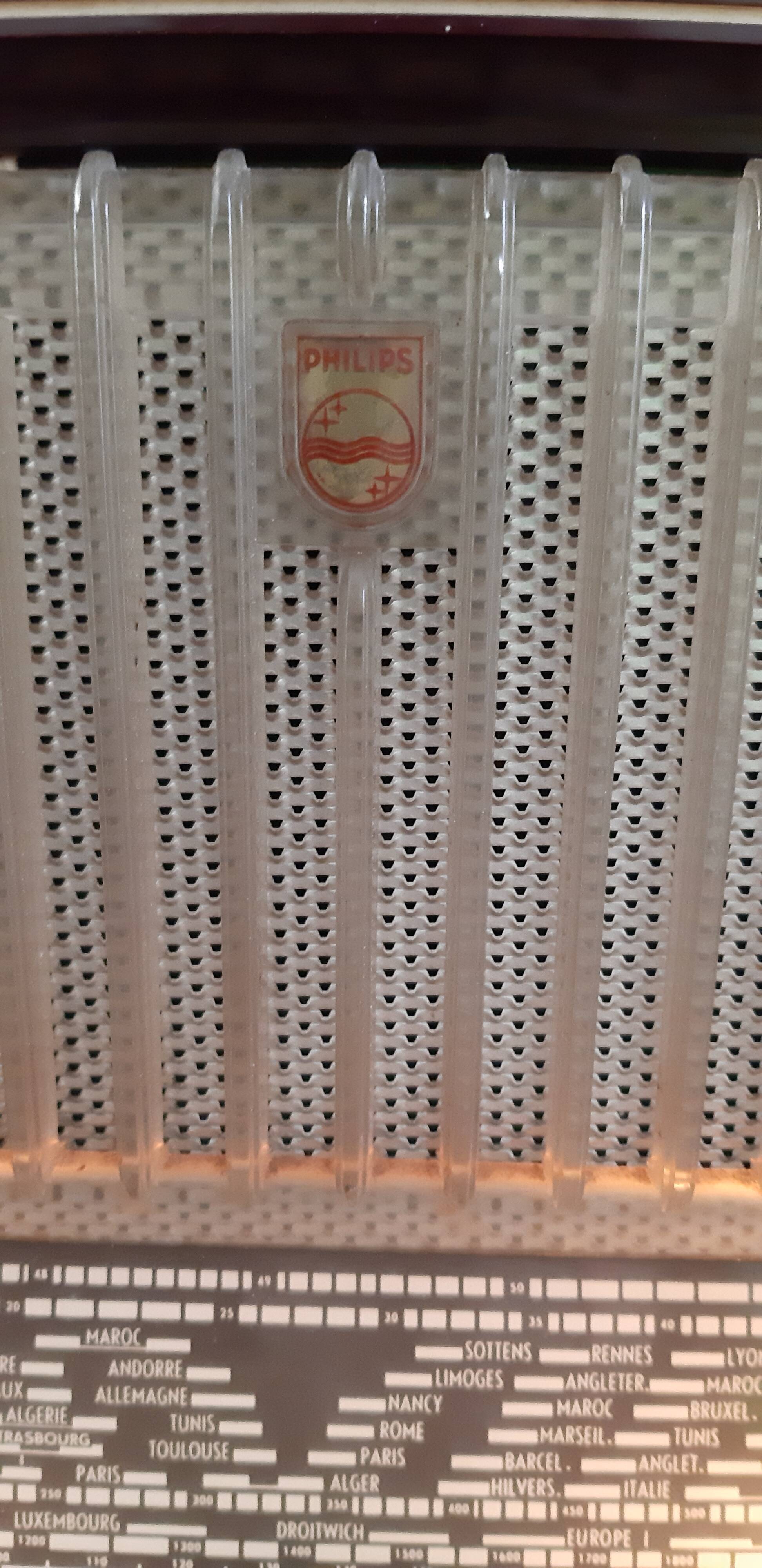 Philips vintage radio in bakelite