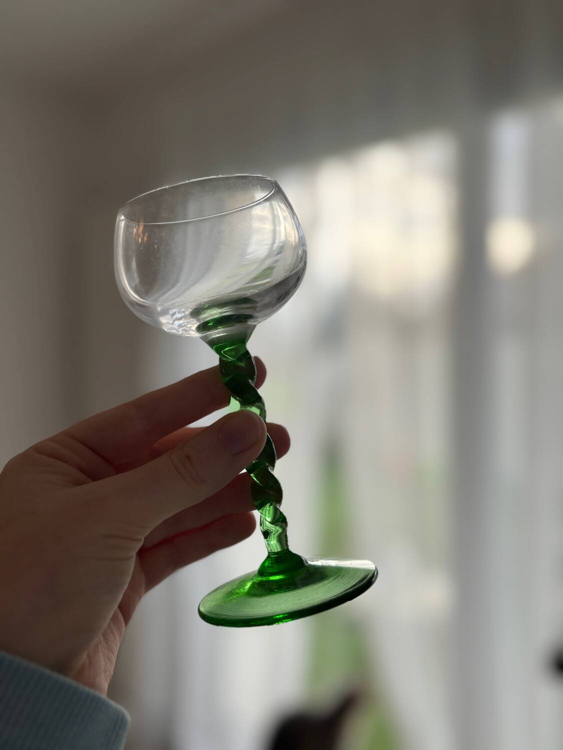 Set of green twisted stem white wine glasses – blown glass