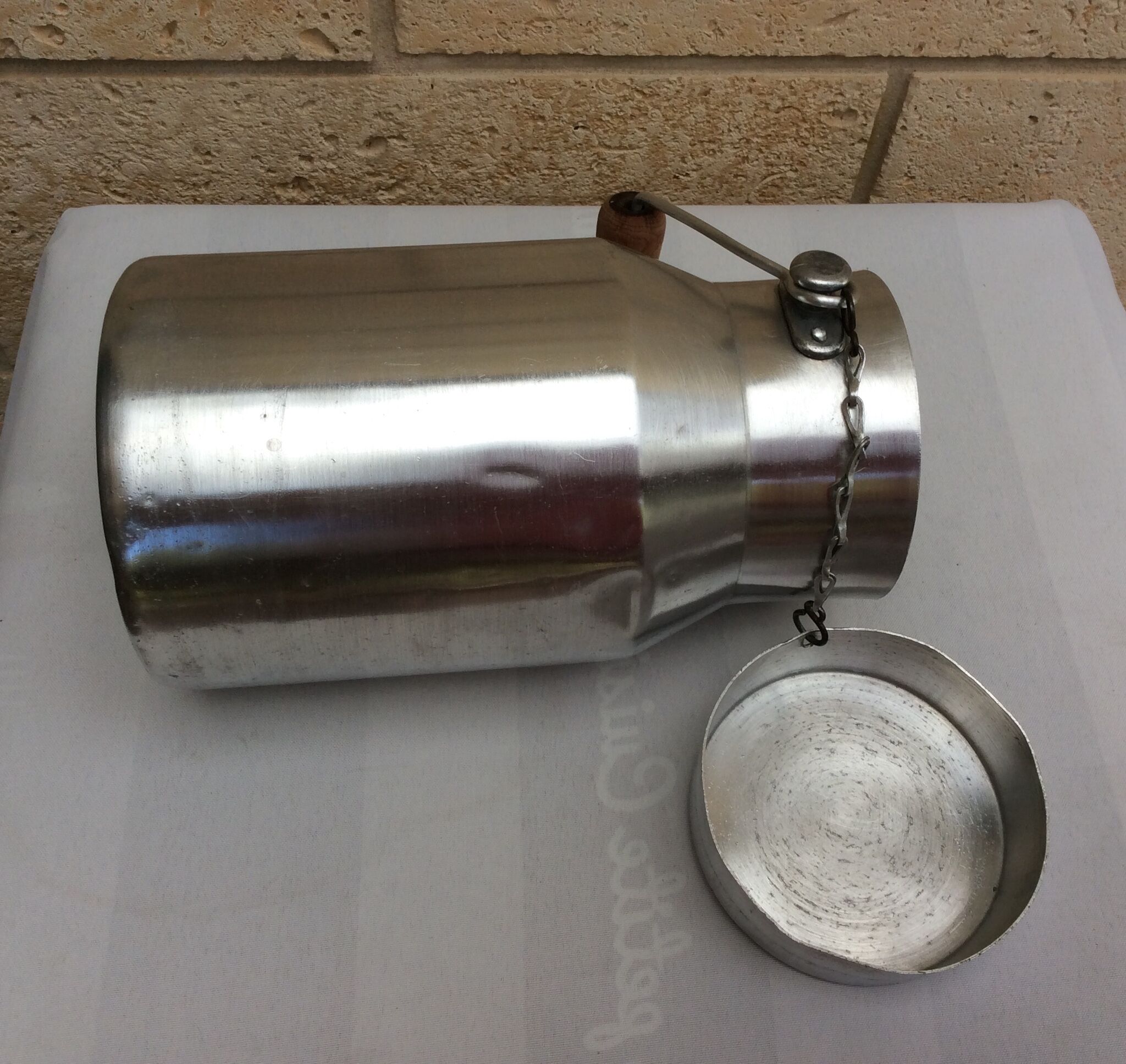 Ancien pot à lait aluminium poignée bois e.l.r alu