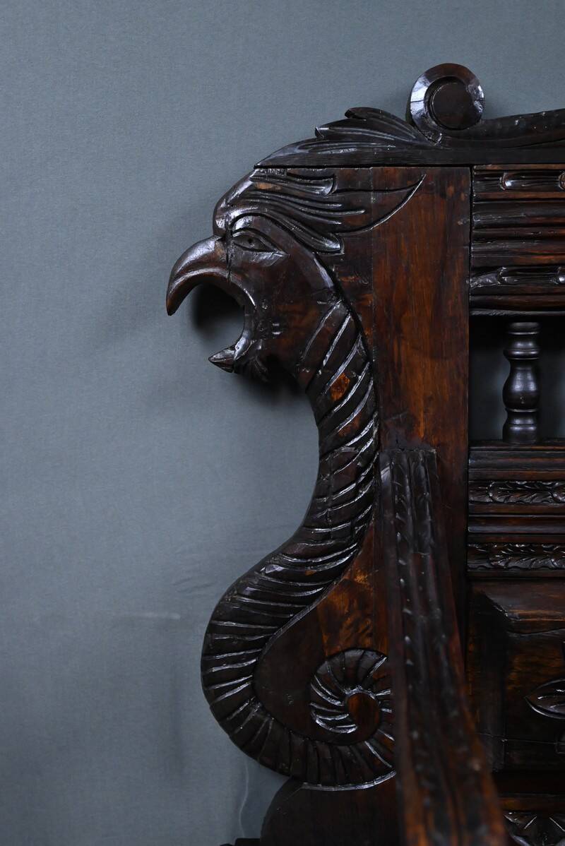 Banc coffre en chêne, style néo-gothique – début XXe