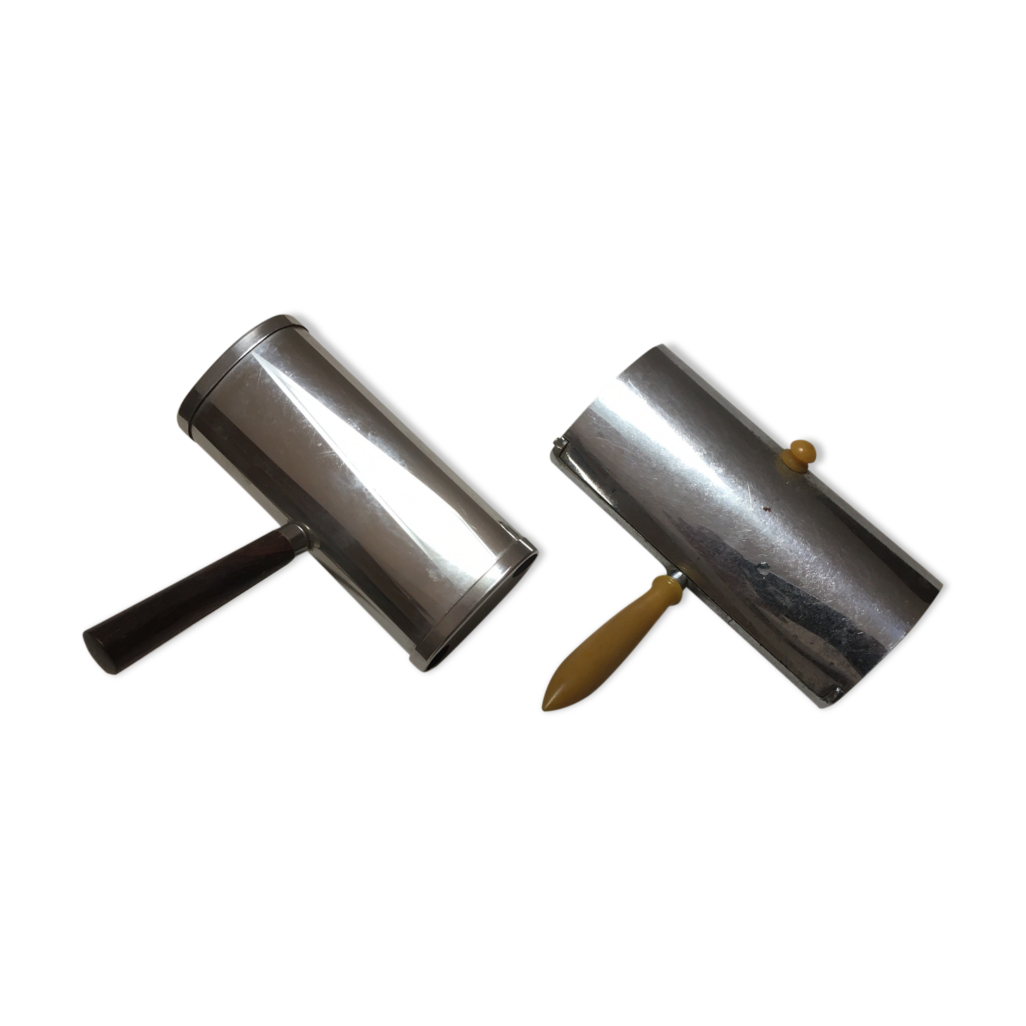 Picks crumbs, circa 1930