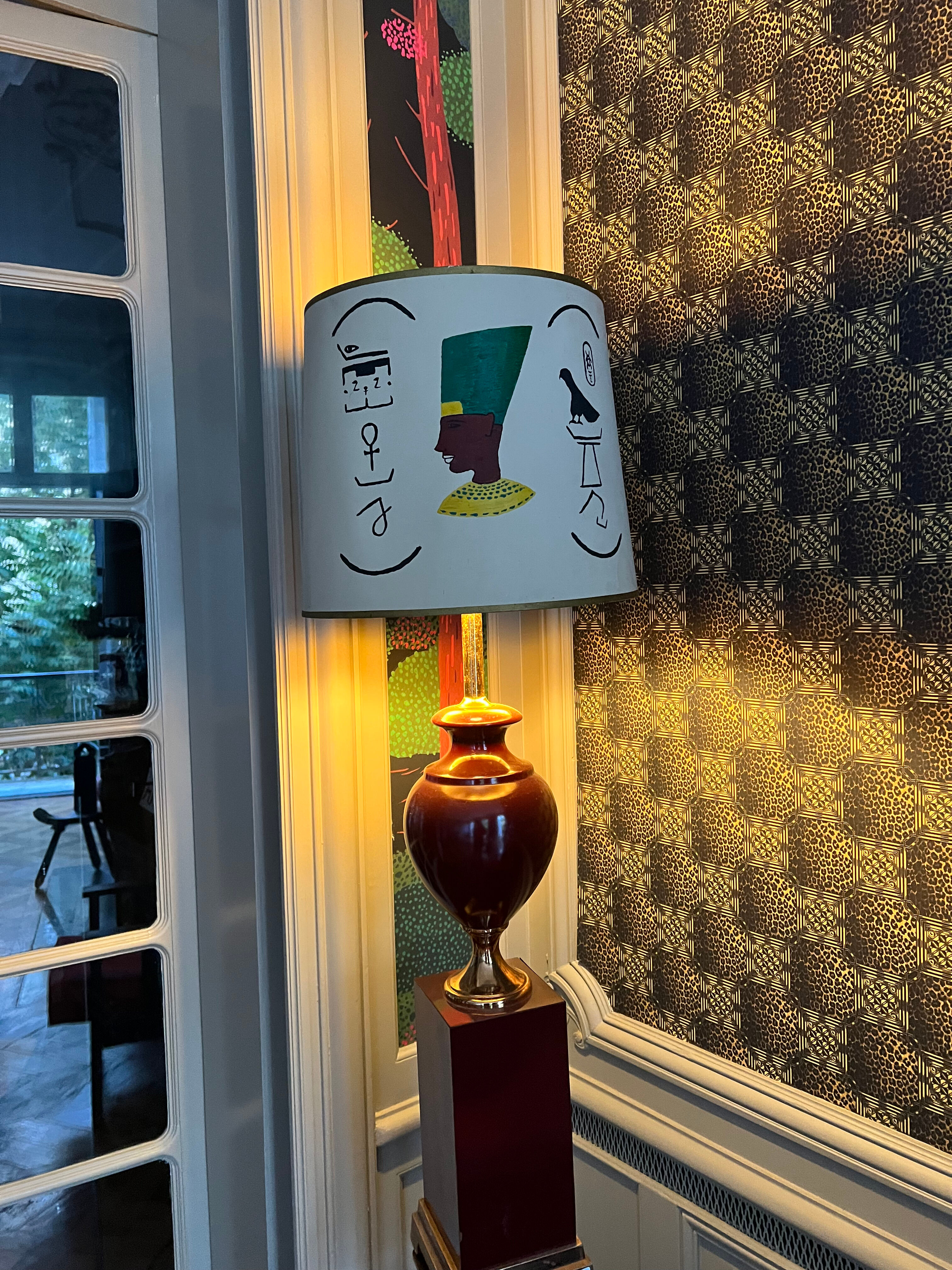 Ceramic and burgundy lacquered metal lamp