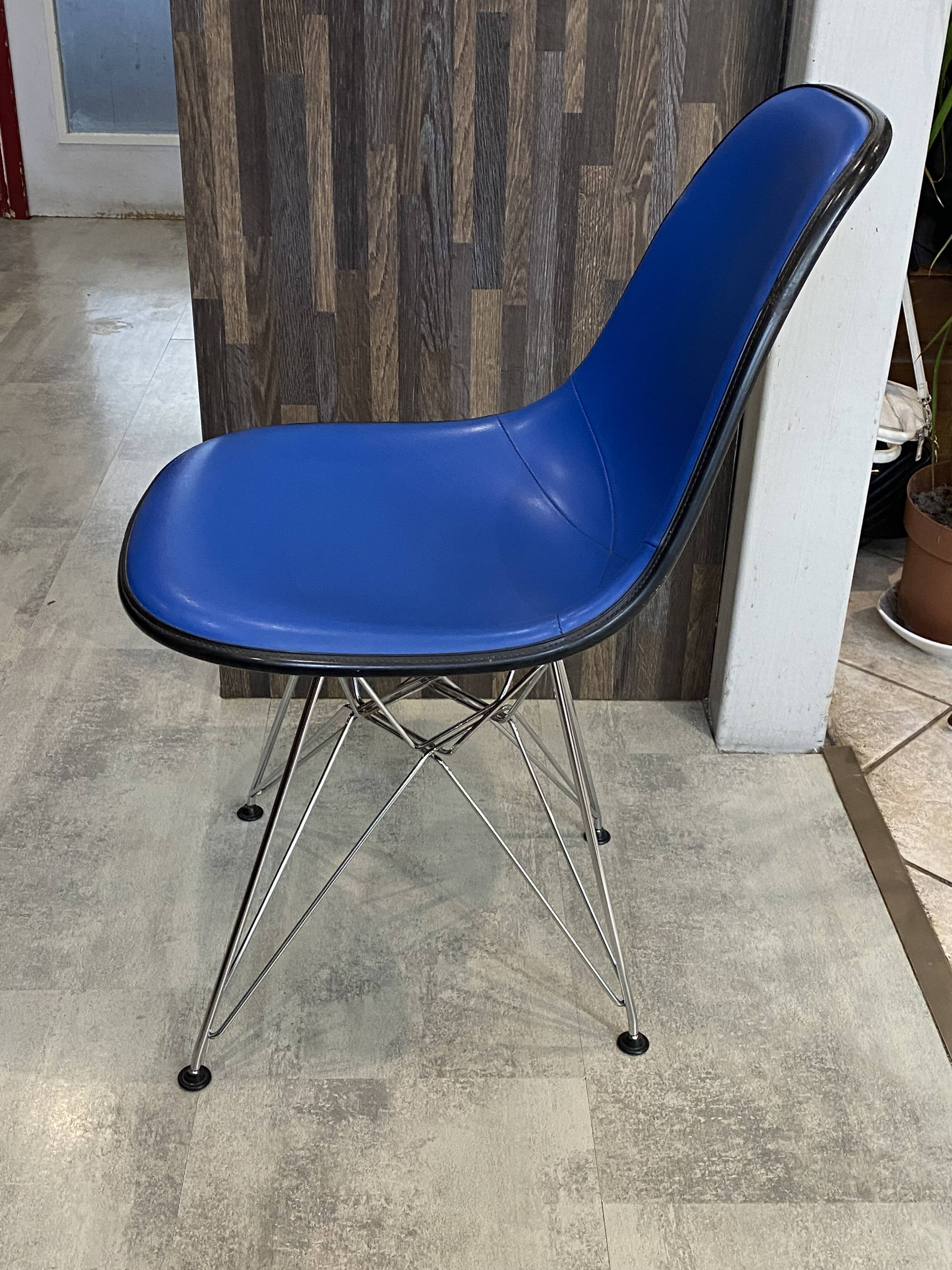 Eames Herman Miller DSR Eiffel blue skai vinyl fibreglass chair