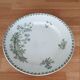 Plat céramique blanc et vert décors fleurs et papillons