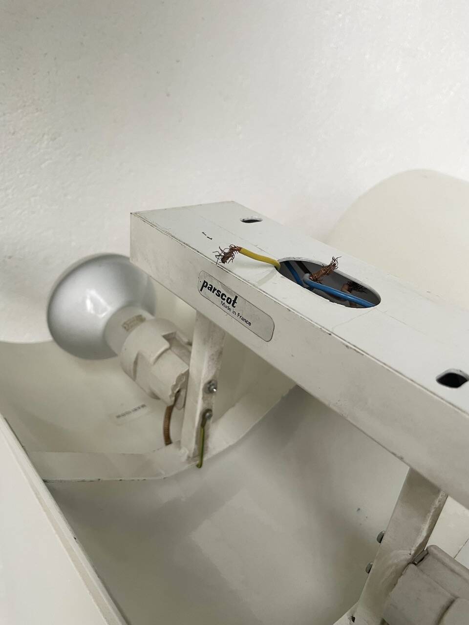 Pair of Parscot wall lights in white lacquered metal from the 80s