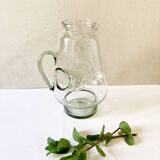 Cooling carafe with ice cube container