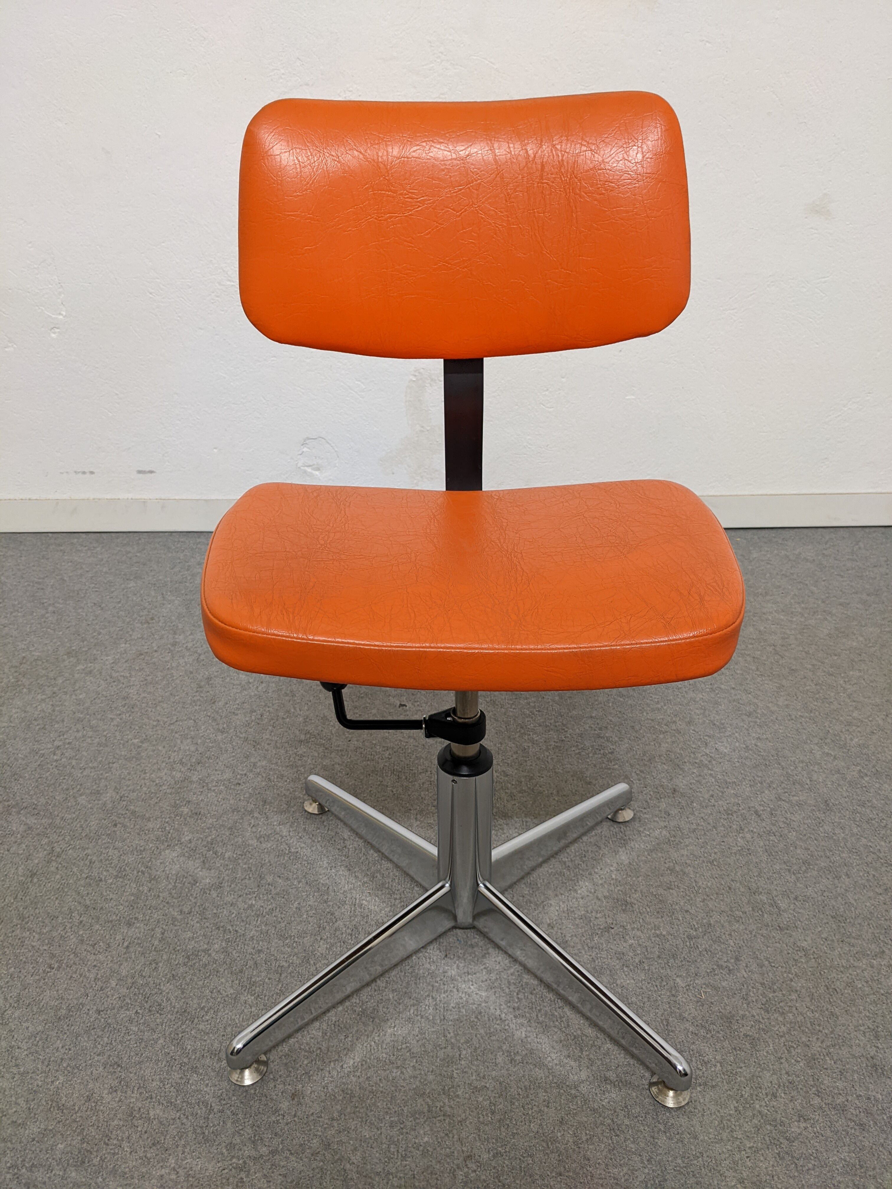 Swivel office chair from the 60s/70s
