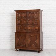 Bar cabinet by Muebles Casas