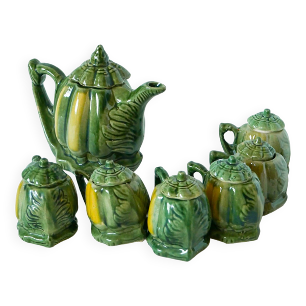 Service à thé en barbotine composé d'une petite théière et de 6 mini tasses avec couvercle modèle