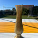 Vase soliflore vintage en laiton gravé