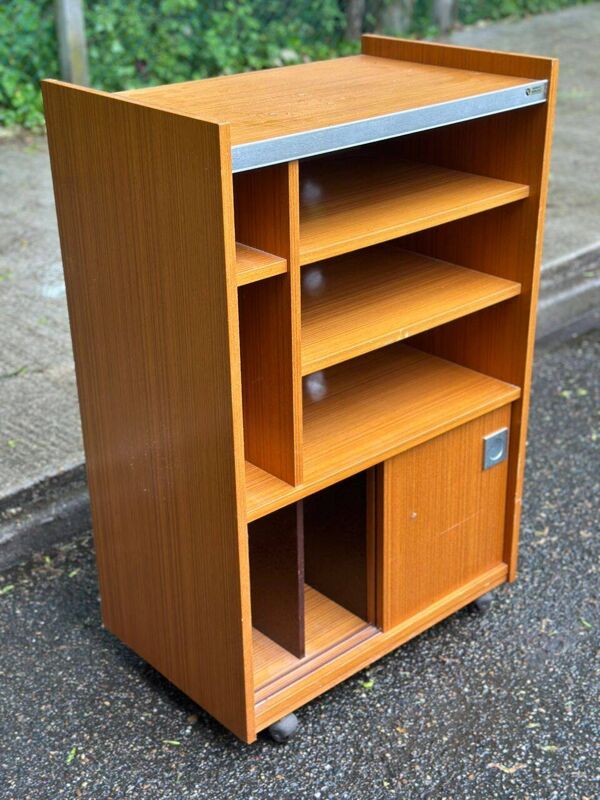 Armoire de rangement en chêne sur roulettes Berlioz, 1970