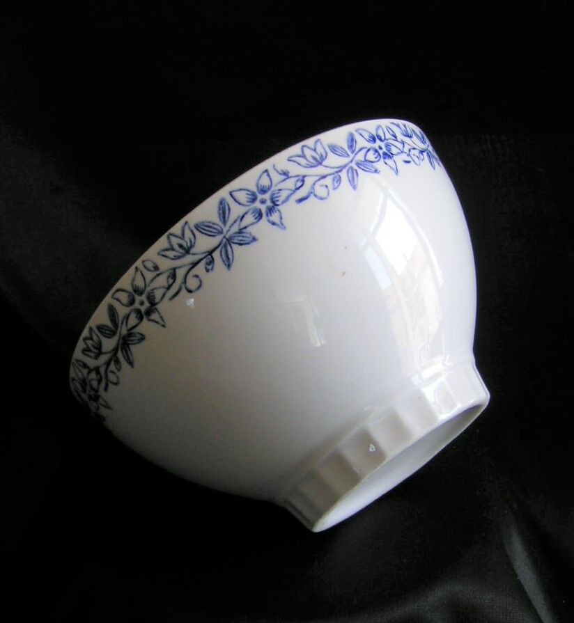 Earthenware bowls with floral decoration