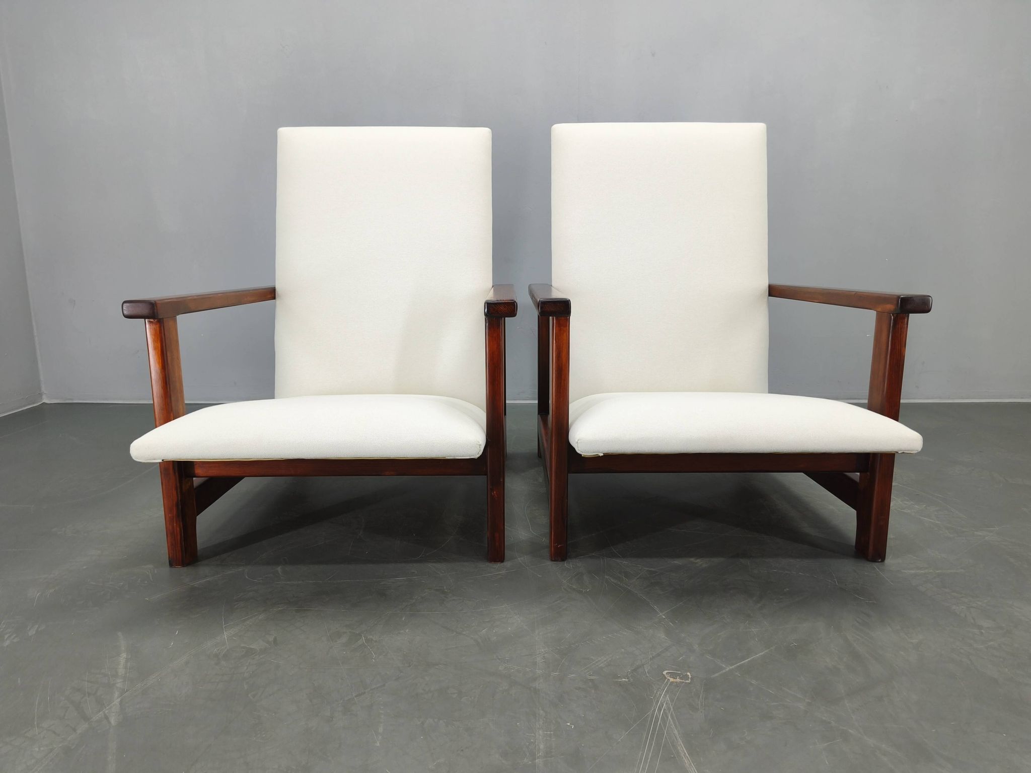 Paire de chaises de salon en pin du milieu du siècle, Tchécoslovaquie années 1970