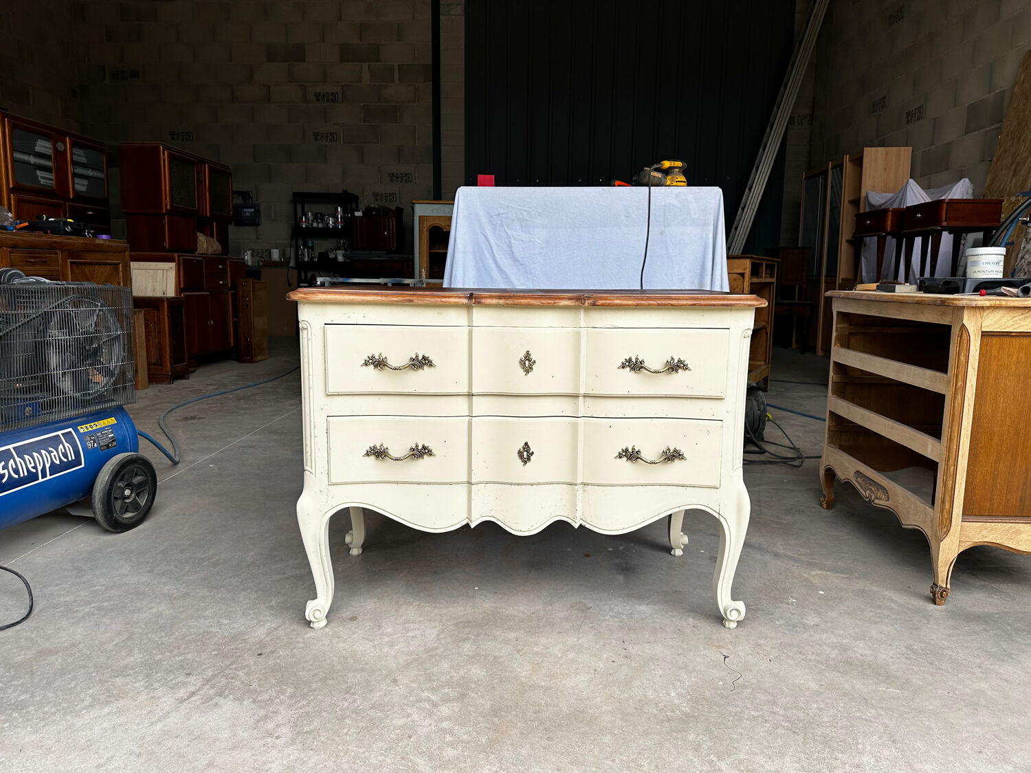 Antique chest of drawers