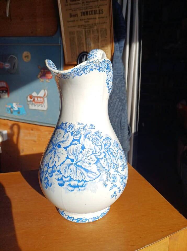 Ironstone jug from 1844/68.