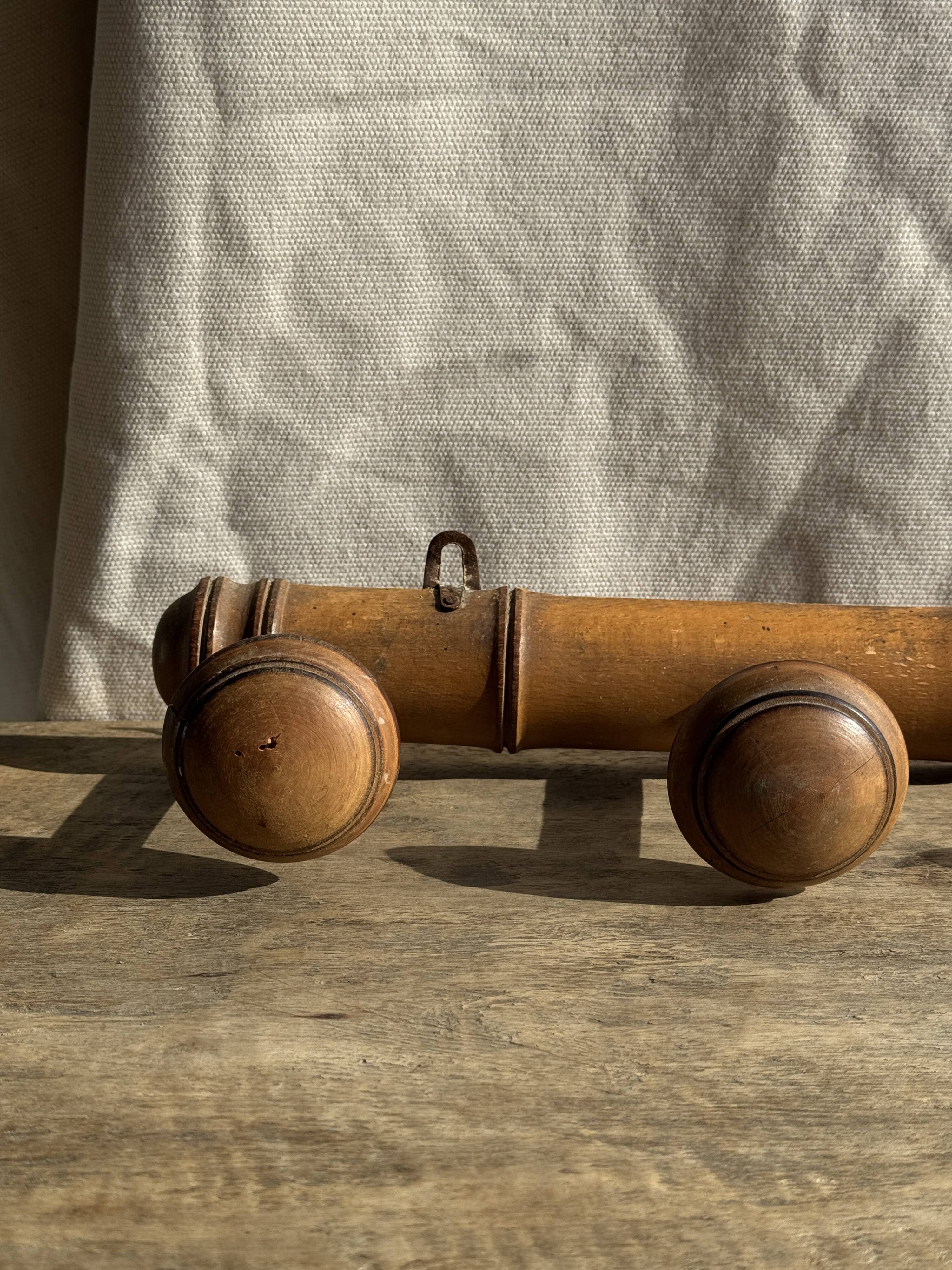 Large vintage wooden coat rack with 6 bamboo effect hooks L79