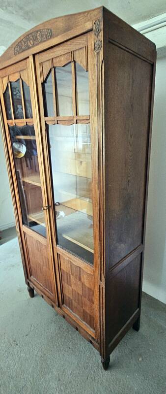 Parisian display cabinet in solid oak – 1950s – Authentic charm