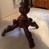 Violin-shaped oval pedestal table