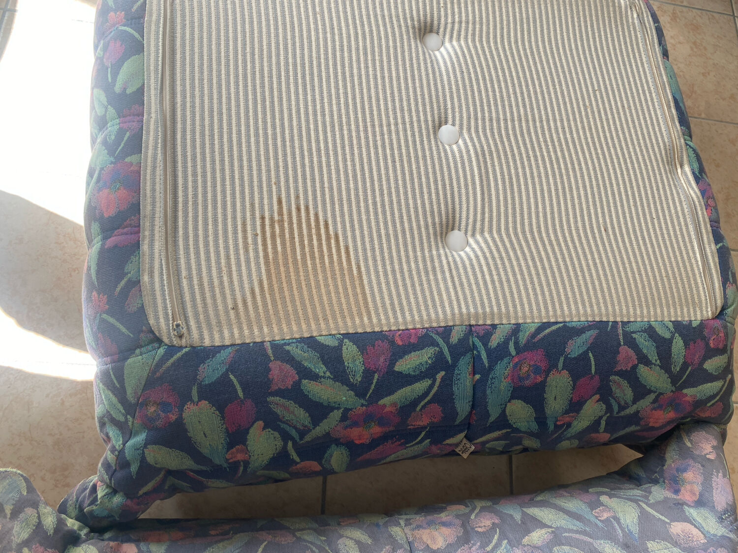 Shoe cabinet with its pouf by Michel Ducaroy for Ligne Roset.