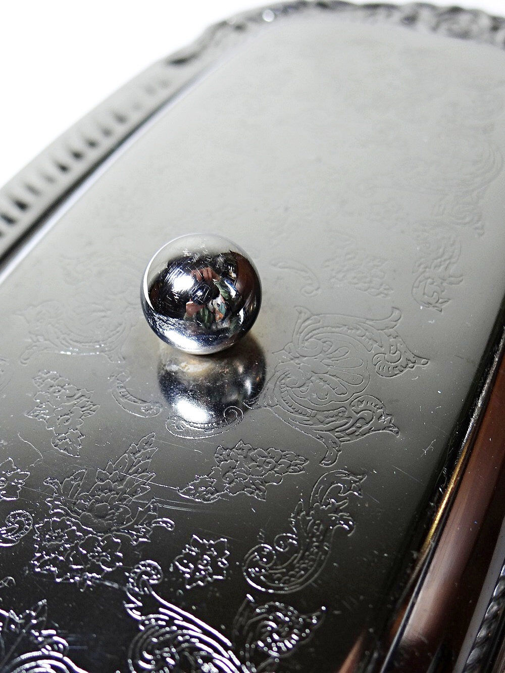 Silver-plated/inox vintage butter dish from the 1960s-1980s in Rococo style.