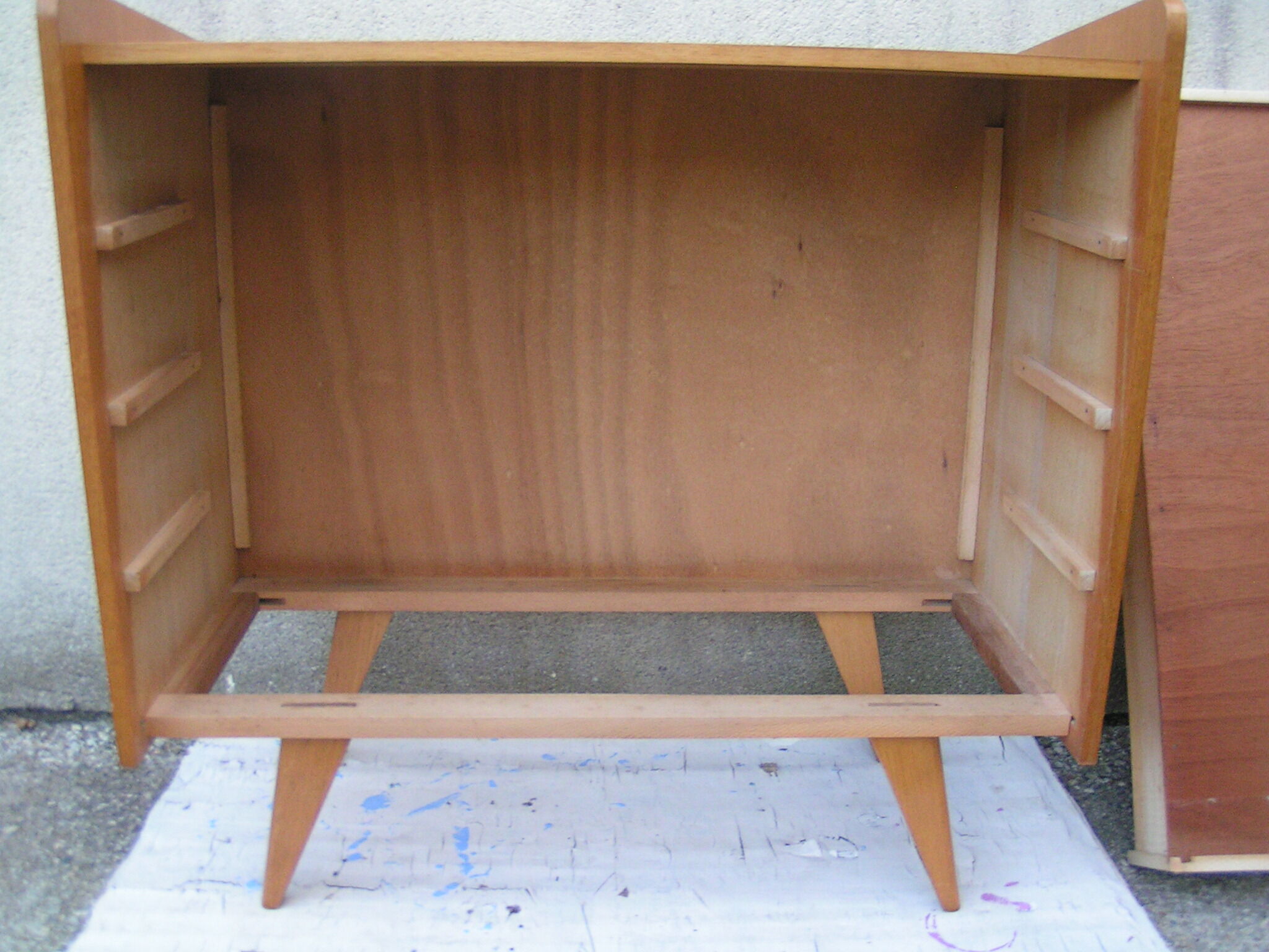 50s foot compass dresser