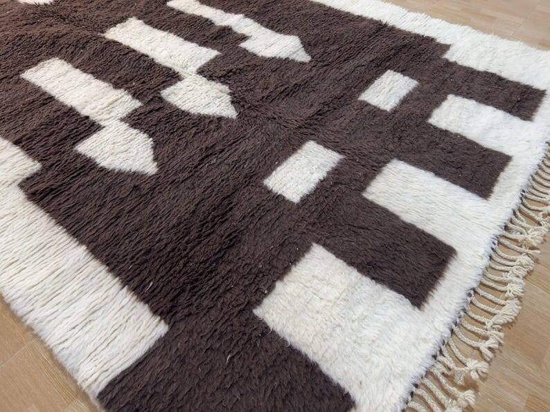 Large handcrafted Berber rug 225cmx325cm