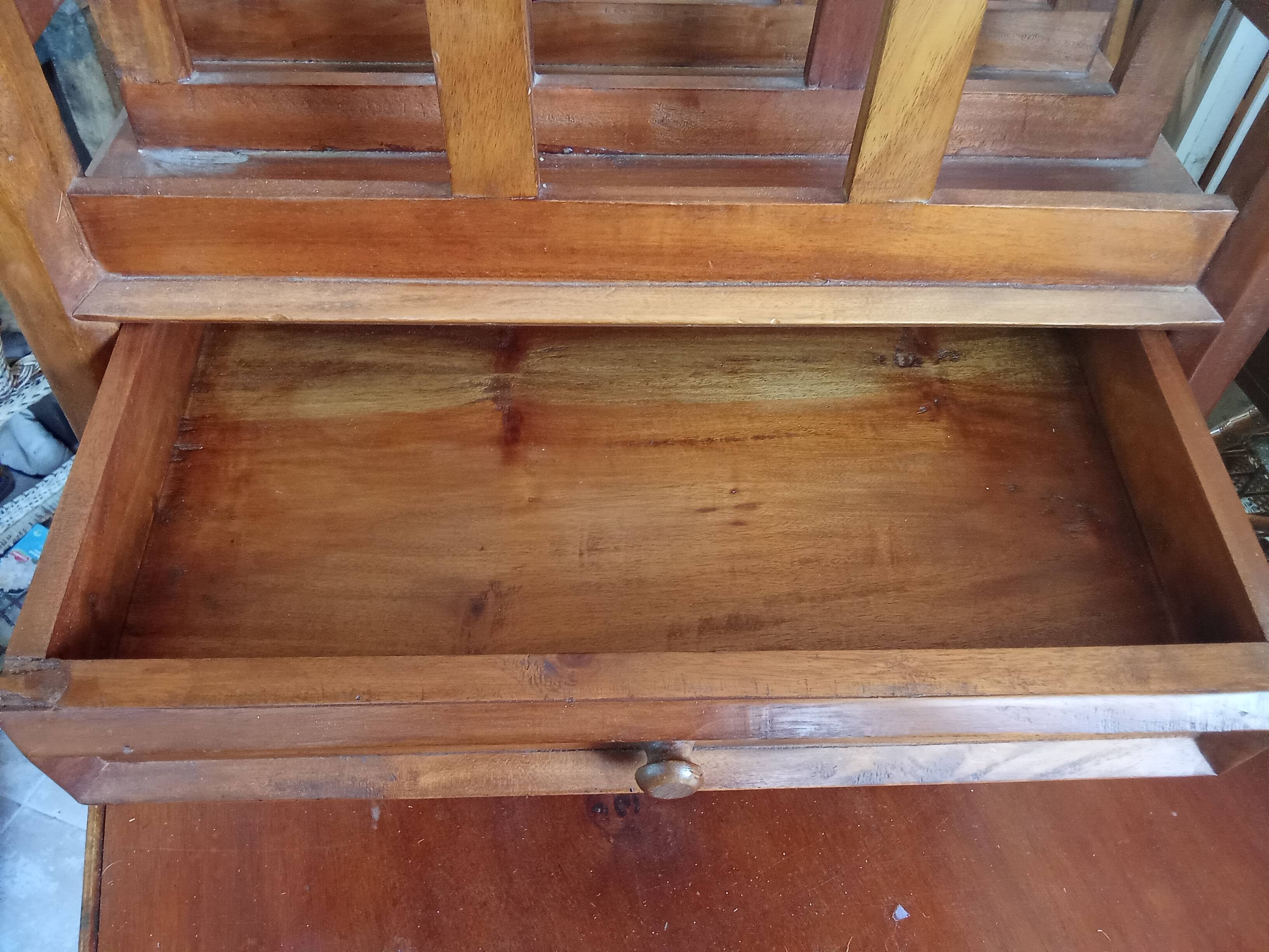 Ancien porte revue en bois