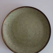 Plat cloisonné et laiton