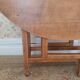 Drop-leaf gateleg table