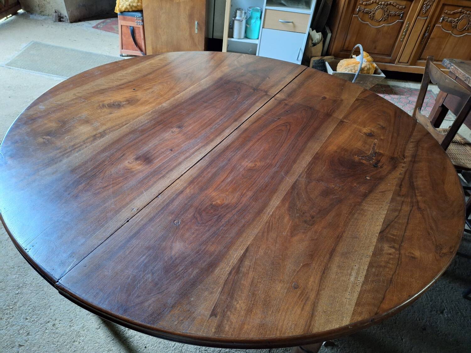 Old walnut carpenter's table, extendable for 18 people.