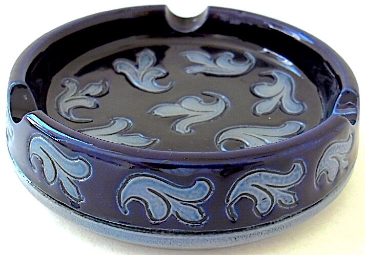 Alsace salt-salt circular ashtray with stylized vegetal decoration
