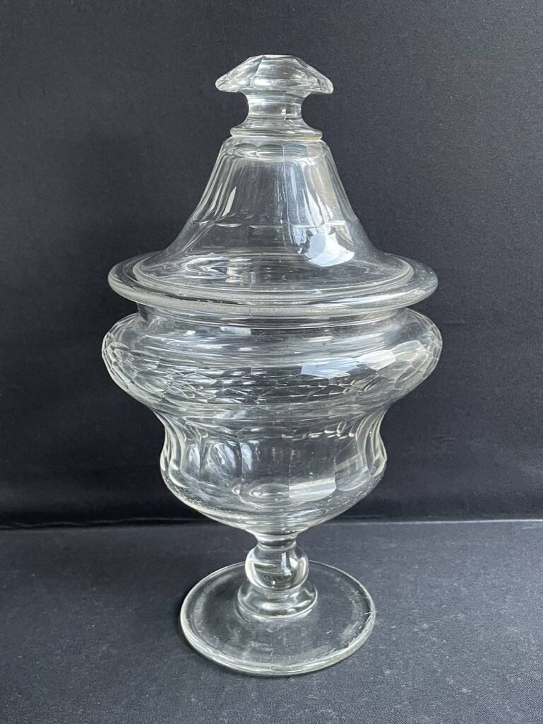 Drageoir with lid - Cut blown glass – 19th century
