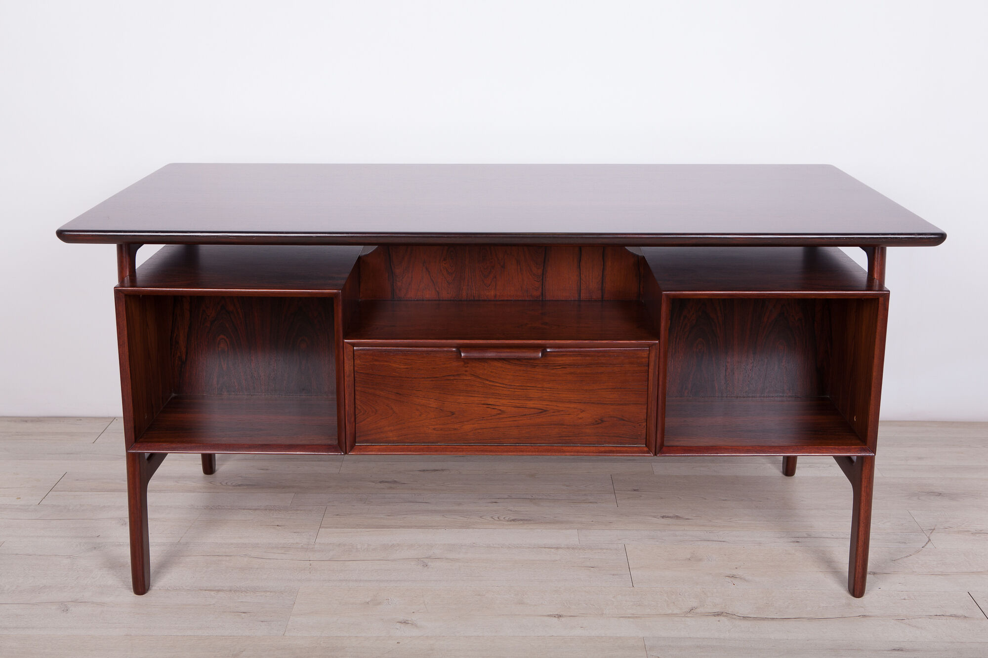 Bureau en bois model 75 Desk de Omann Jun années 1960