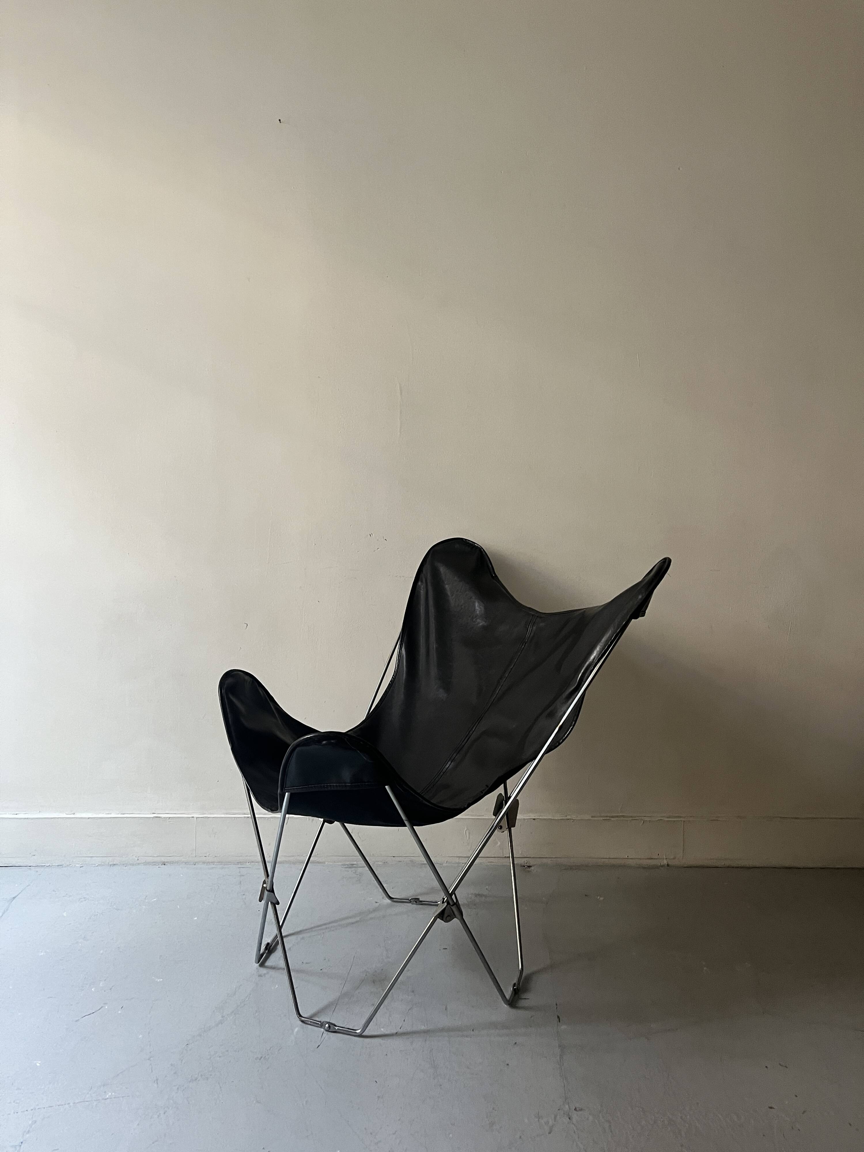 designer butterfly armchair in chrome and black leather