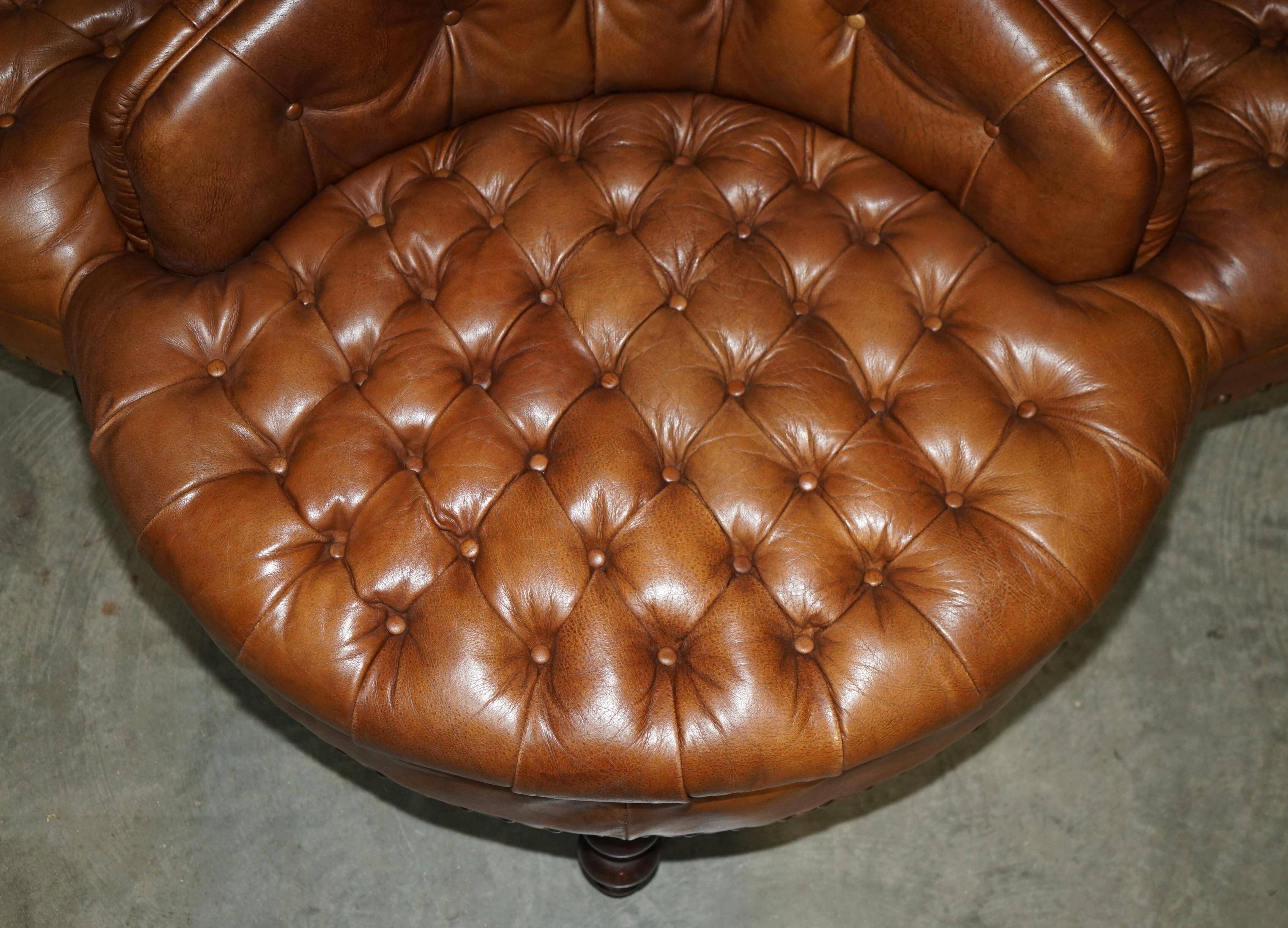 Leather Chesterfield tête-à-tête sofa, 4-seater