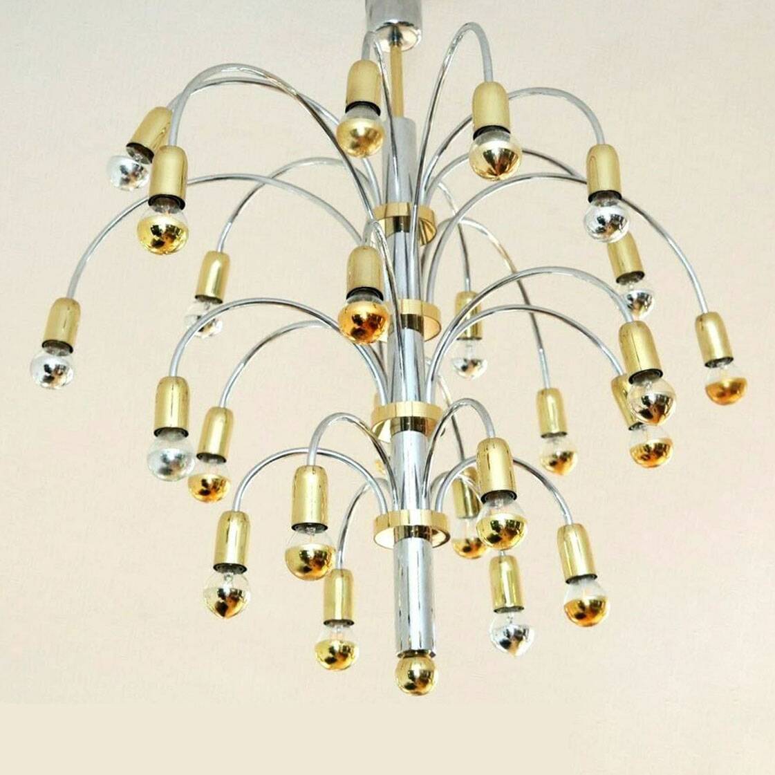 Post-modern chandelier with 24 lights in chrome and gold metal, Germany, 1970.