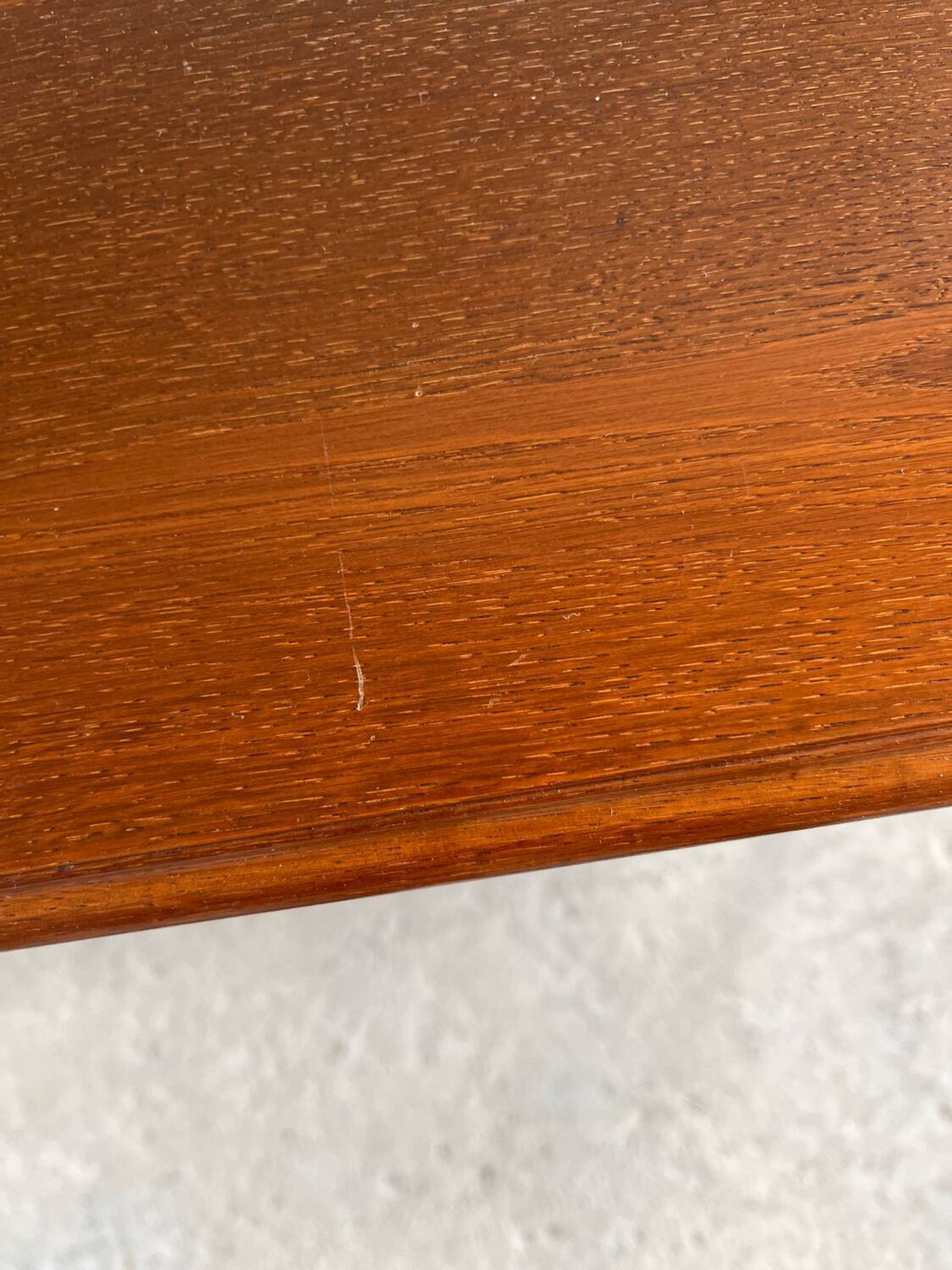 2 tables gigognes en bois pied moulé