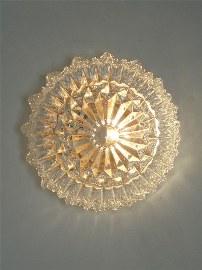 Round ceiling lamp