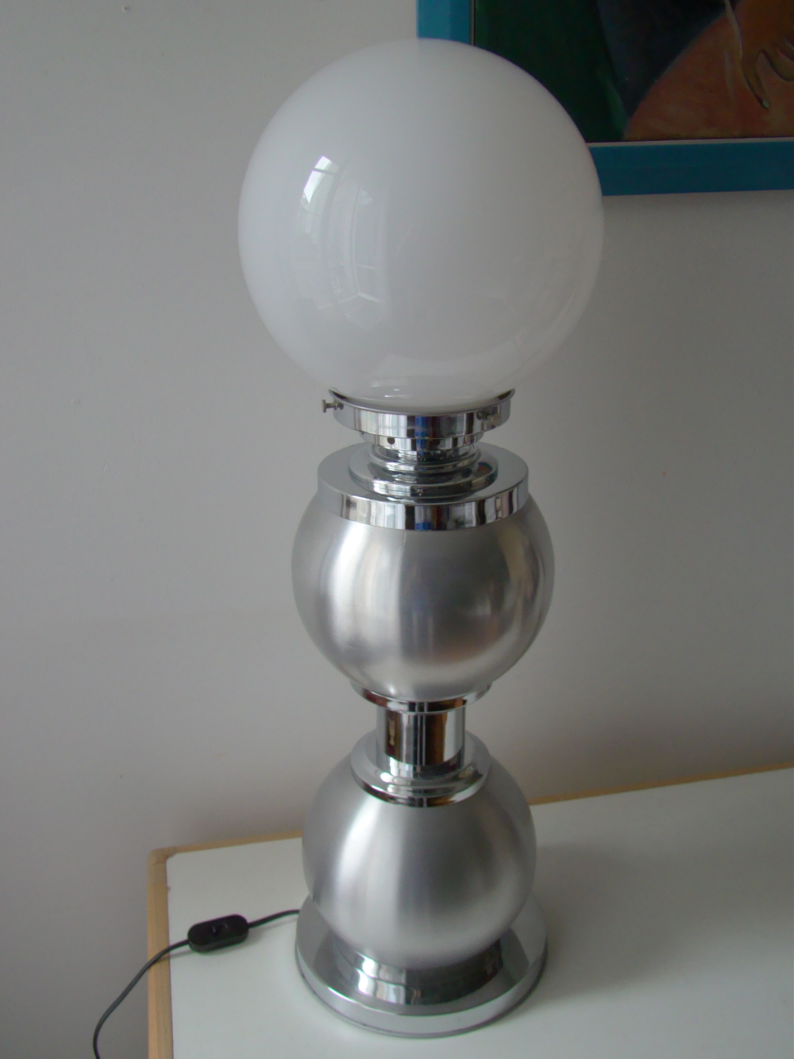 Lampe vintage aluminium et opaline signée