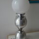 Lampe vintage aluminium et opaline signée