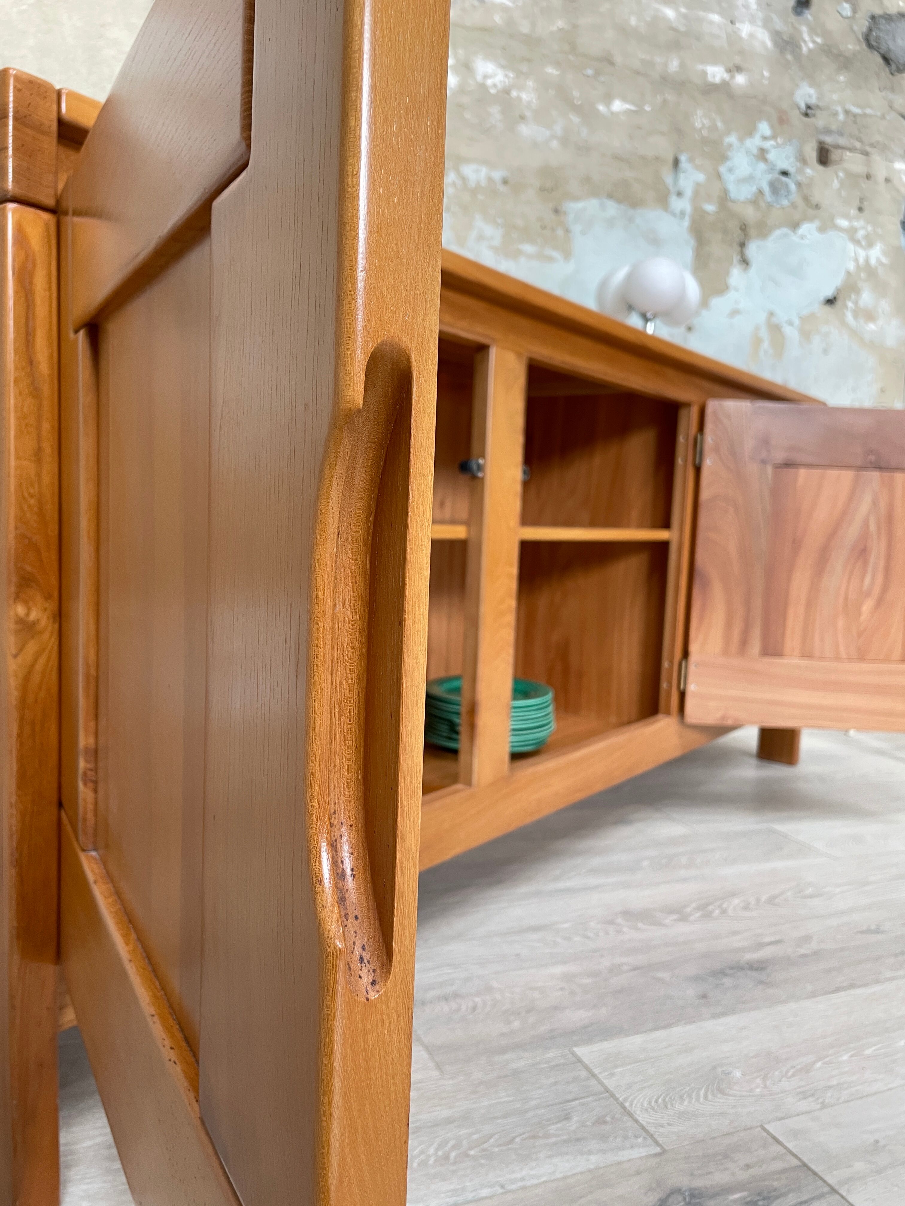 Enfilade en elme massif, REGAIN edition, circa 1980.