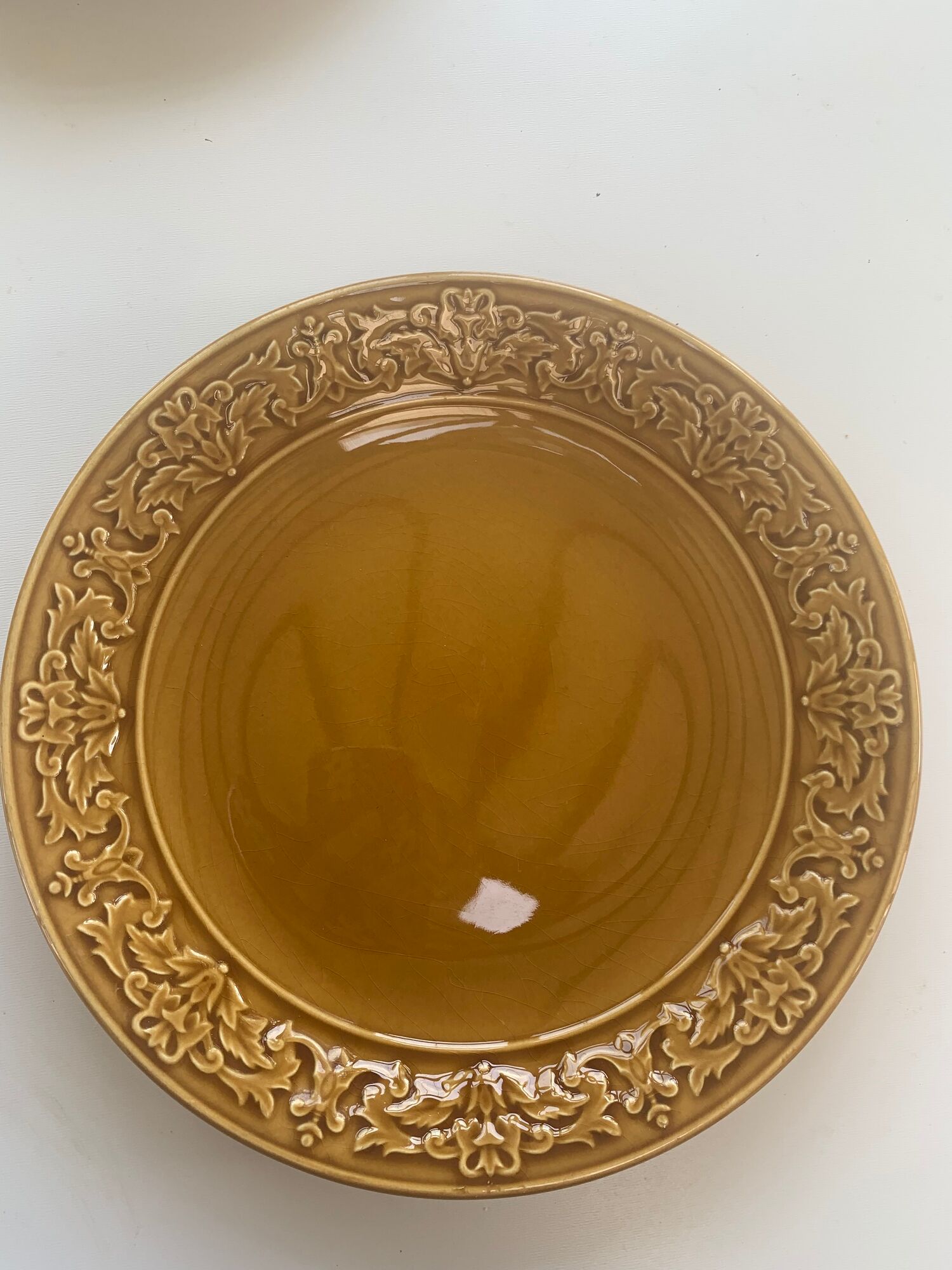 6 flat plates slip, enamelled ceramic ochre, mustard yellow, stamped Gien