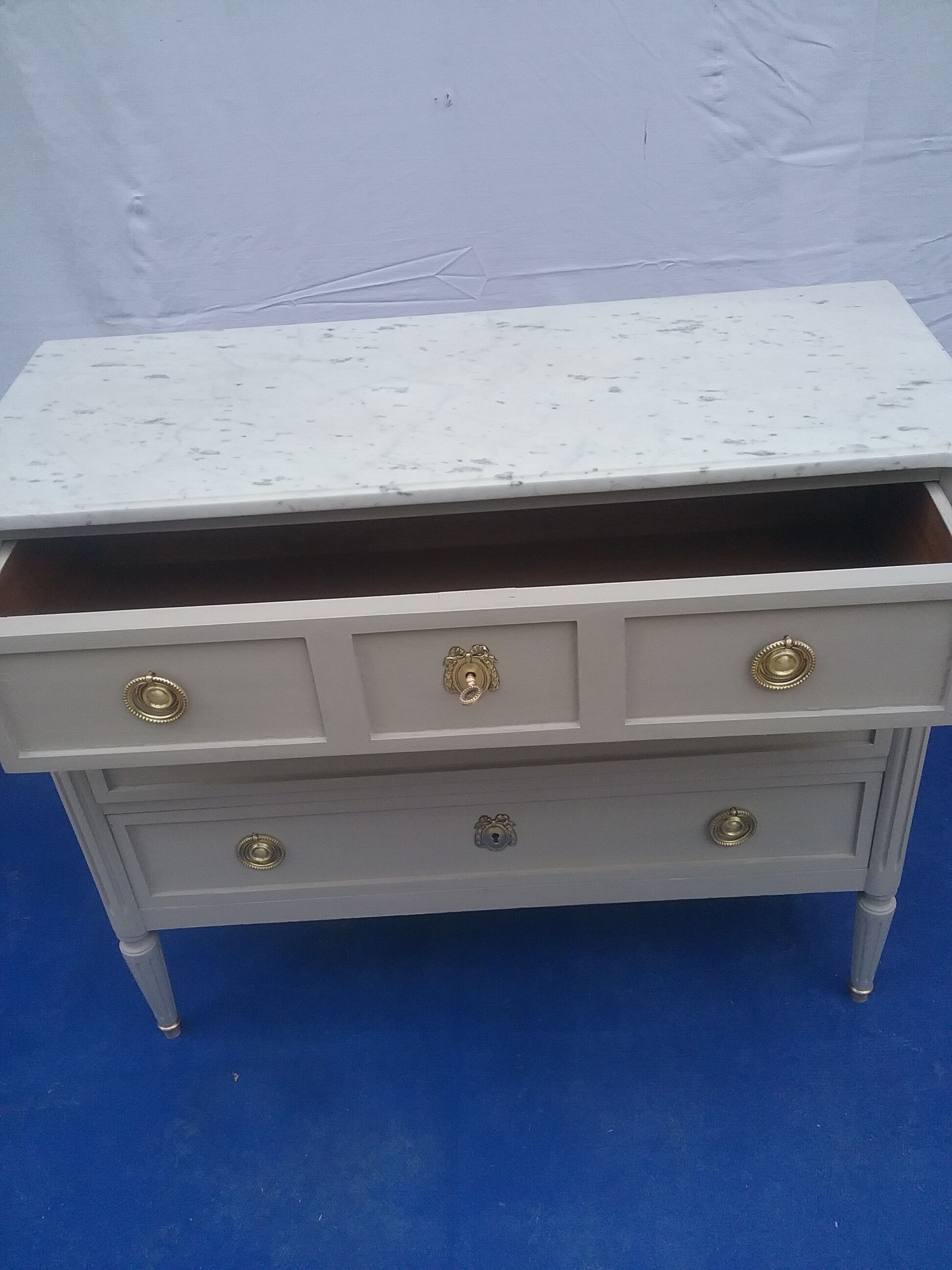 Commode style Louis  XVI