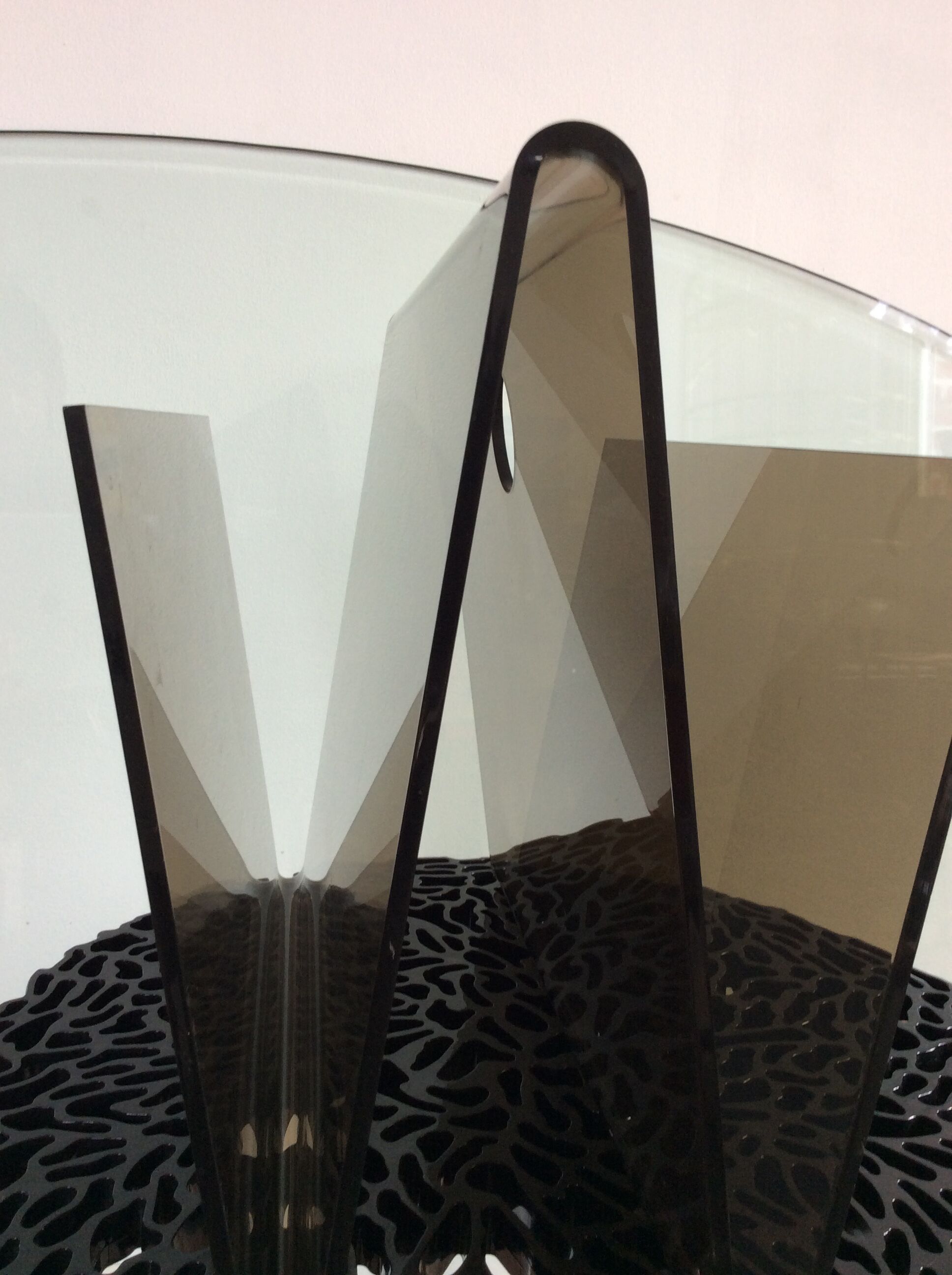 Review holder of the 70s in smoked plexiglass