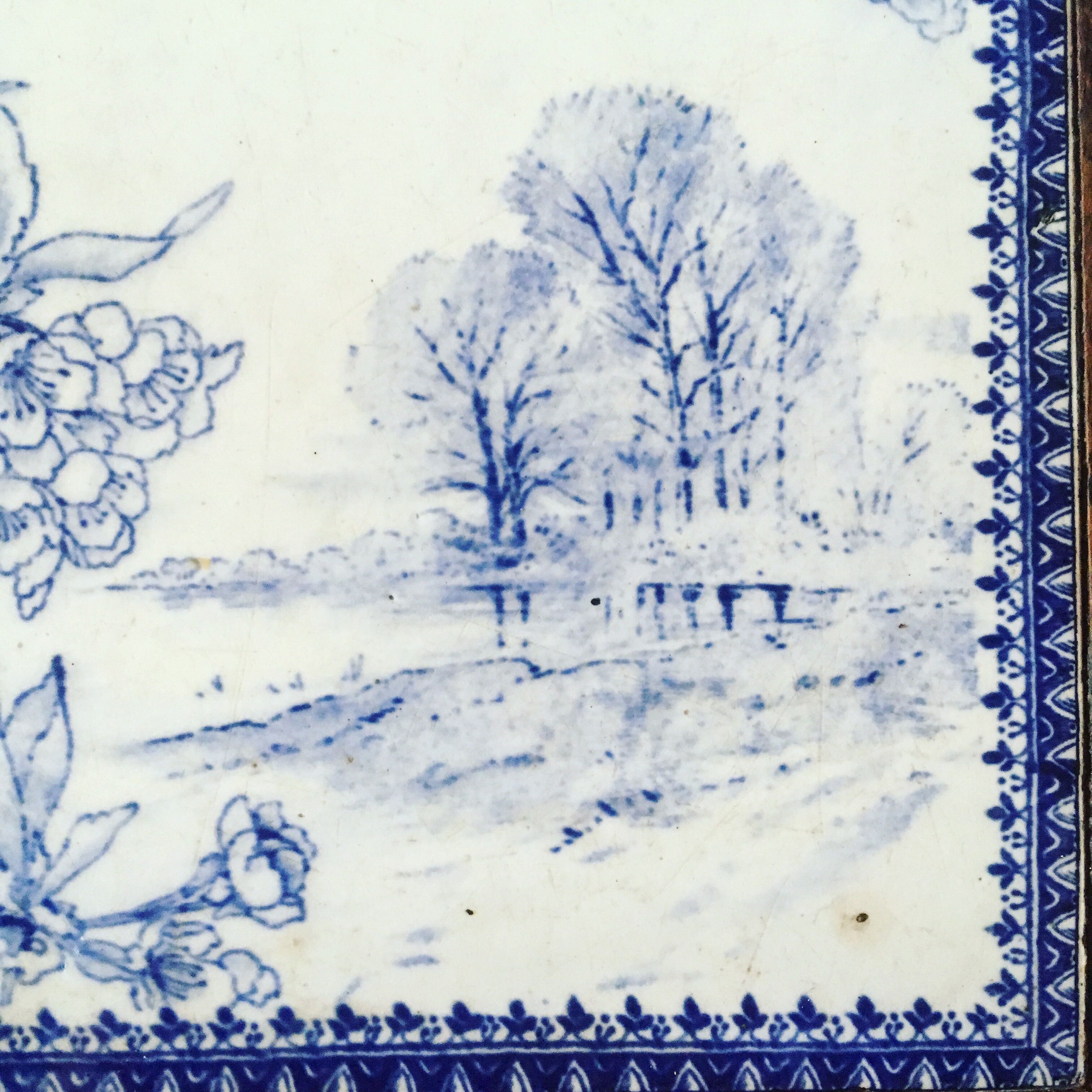 Under mat it in earthenware and wood 1920/1930