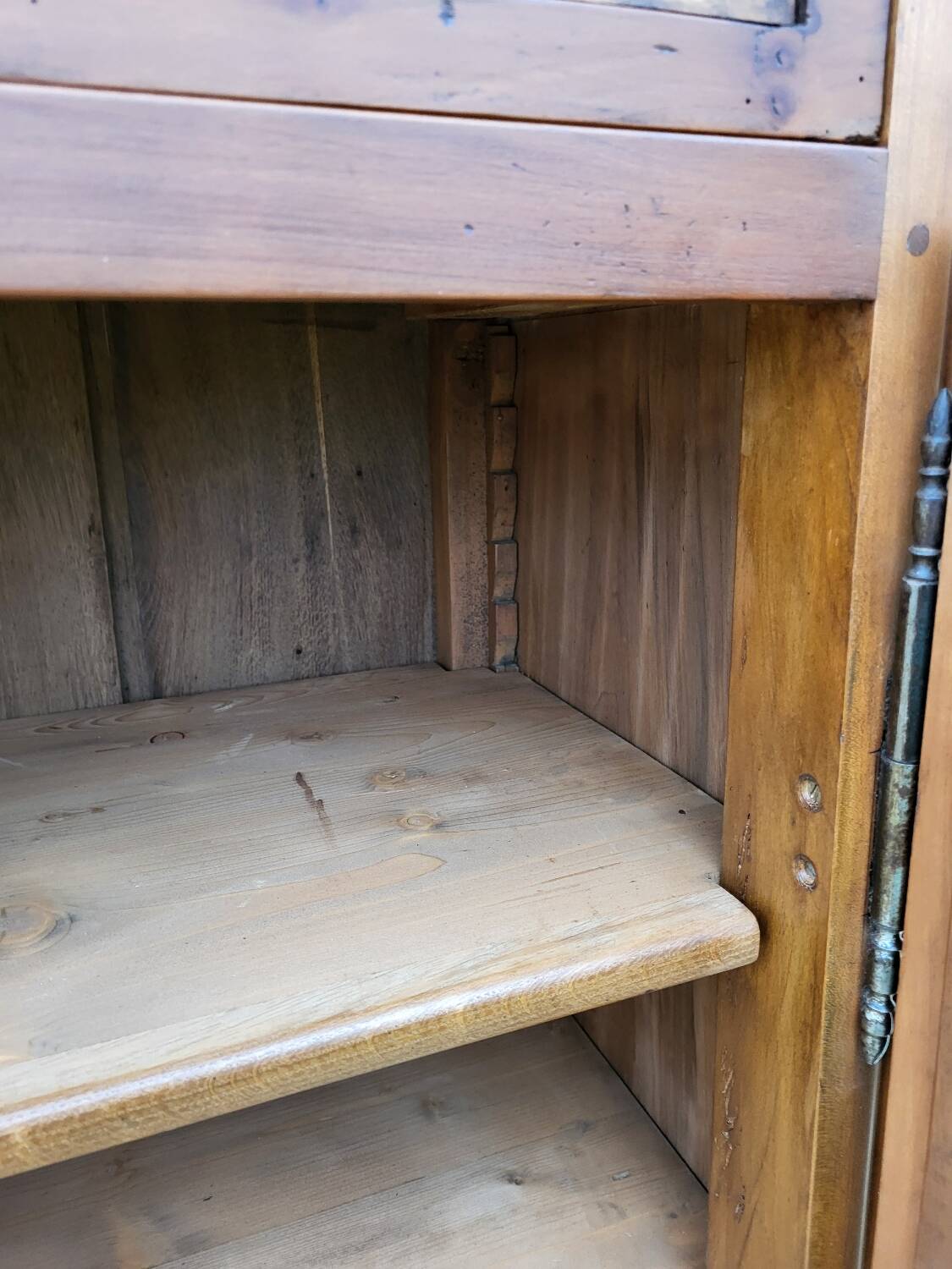 Cherry and walnut confiturer