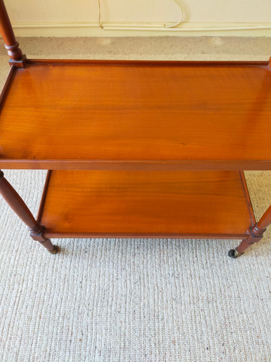 3-level pedestal shelf