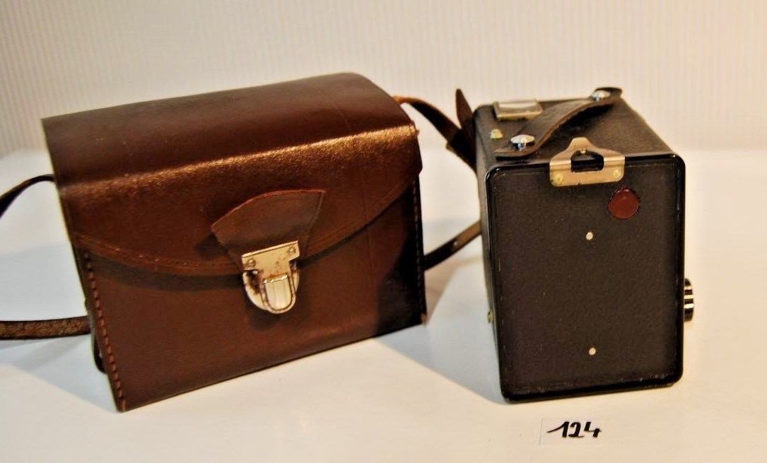 Former BROWNIE SIX-20 camera Camera Model D